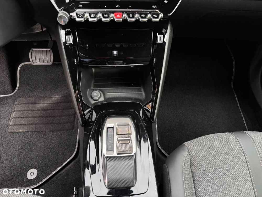 Peugeot 2008 PureTech 130 Allure S&S EAT8 - 24