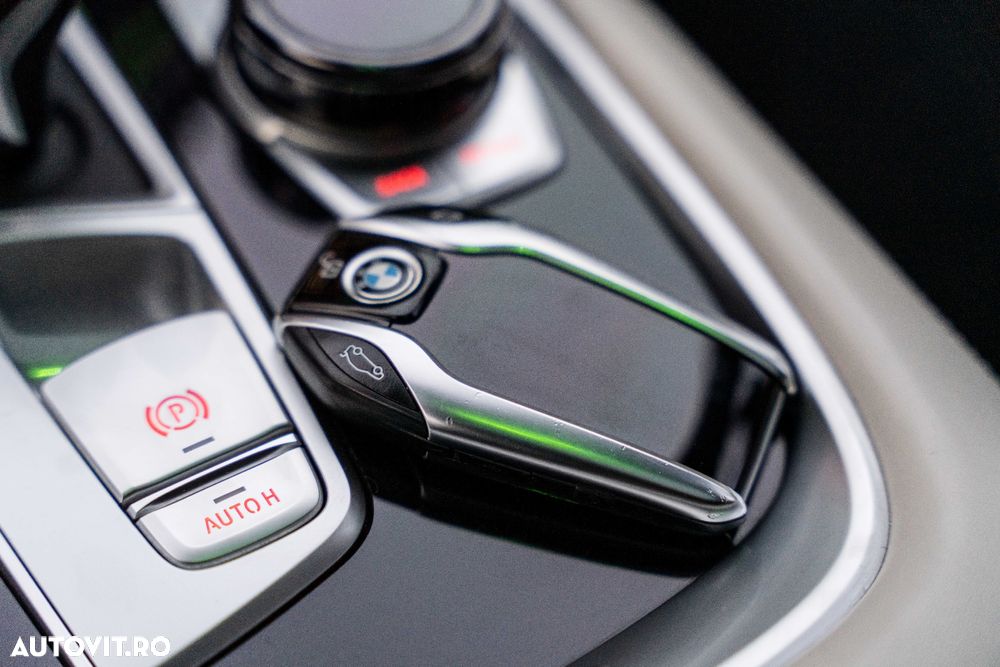 BMW Seria 7 750i xDrive - 24