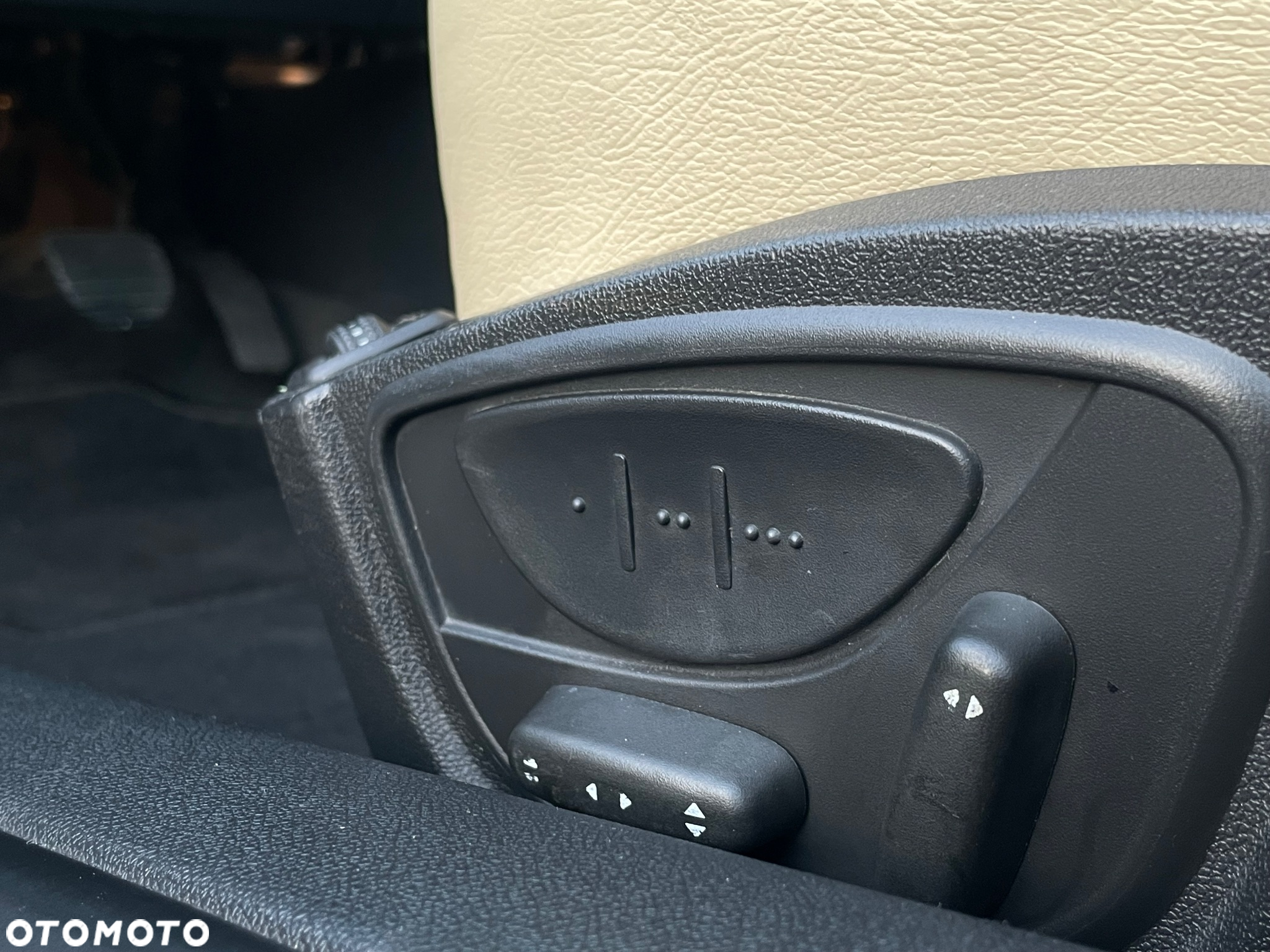 Renault Laguna Coupe dCi 150 FAP - 12