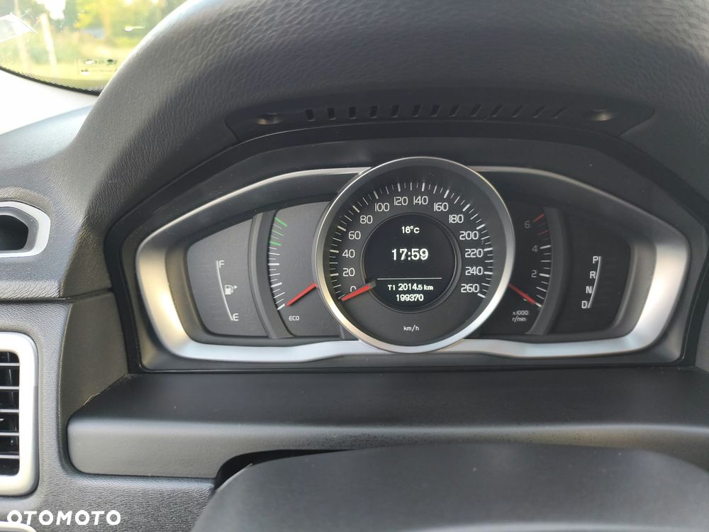 Volvo XC 70 2.4D AWD Kinetic - 11
