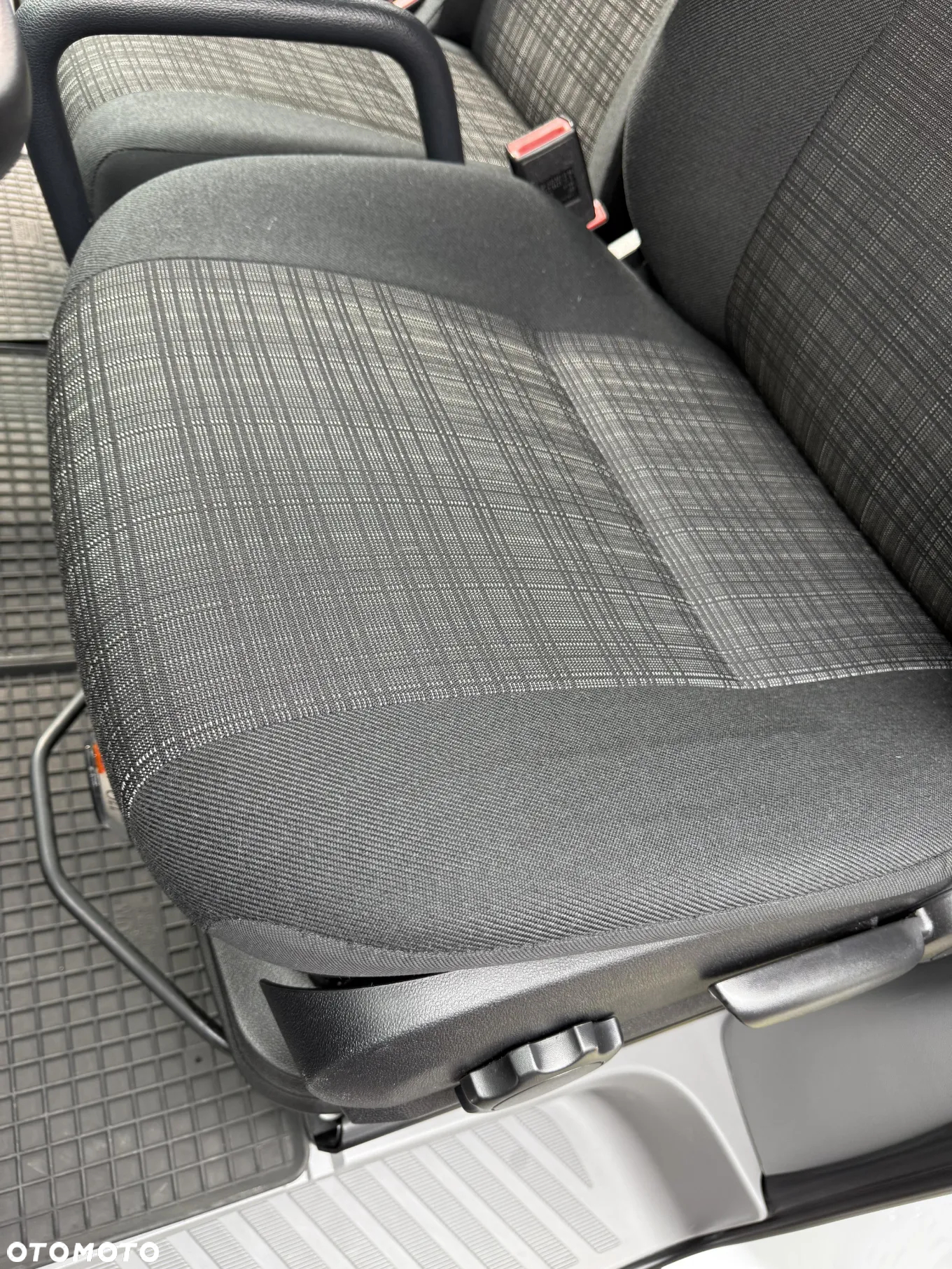 Mercedes-Benz Sprinter 319 CDI (BlueTec) 906.233 7G-TRONIC Plus - 26