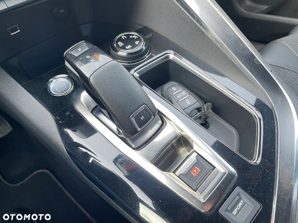 Peugeot 3008 1.6 PureTech GPF GT Line S&S EAT8 - 27