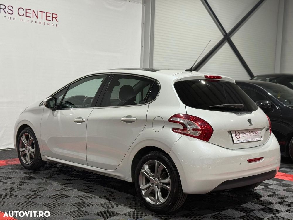 Peugeot 208 1.2 L PureTech Turbo Allure - 5