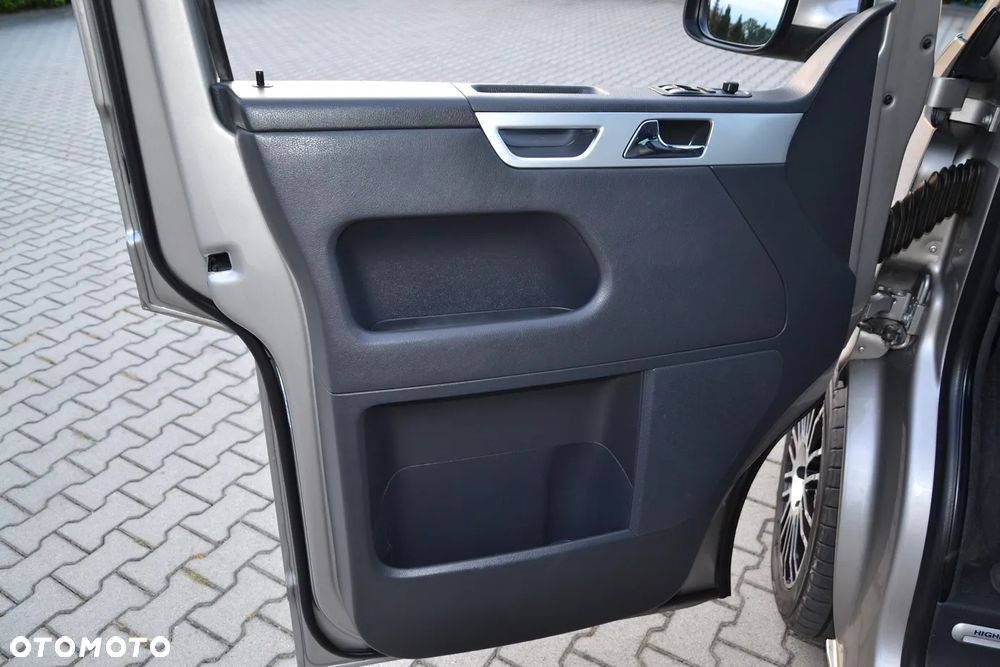 Volkswagen Multivan - 10