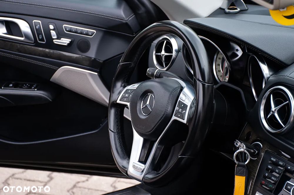 Mercedes-Benz SL - 24