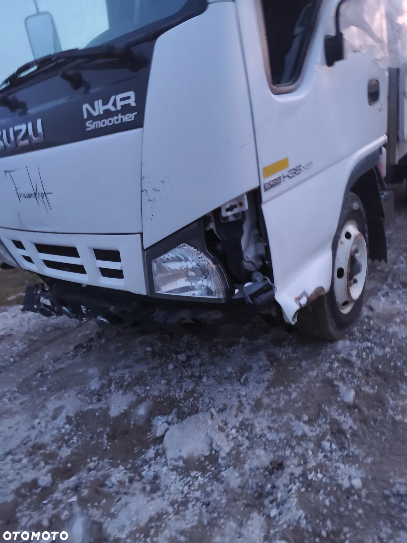 ISUZU seria 2007r NKR NQR 85 3.0 D  131.000 km kabina kompletna Europa szyba podsufitka - 14