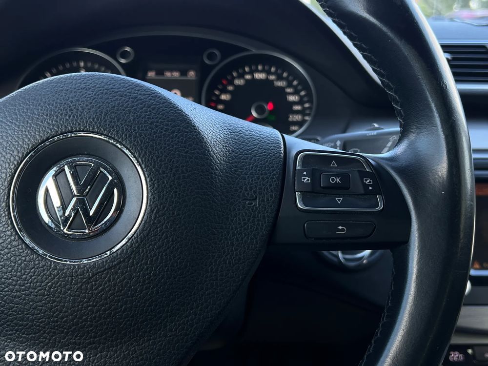 Volkswagen Passat - 17