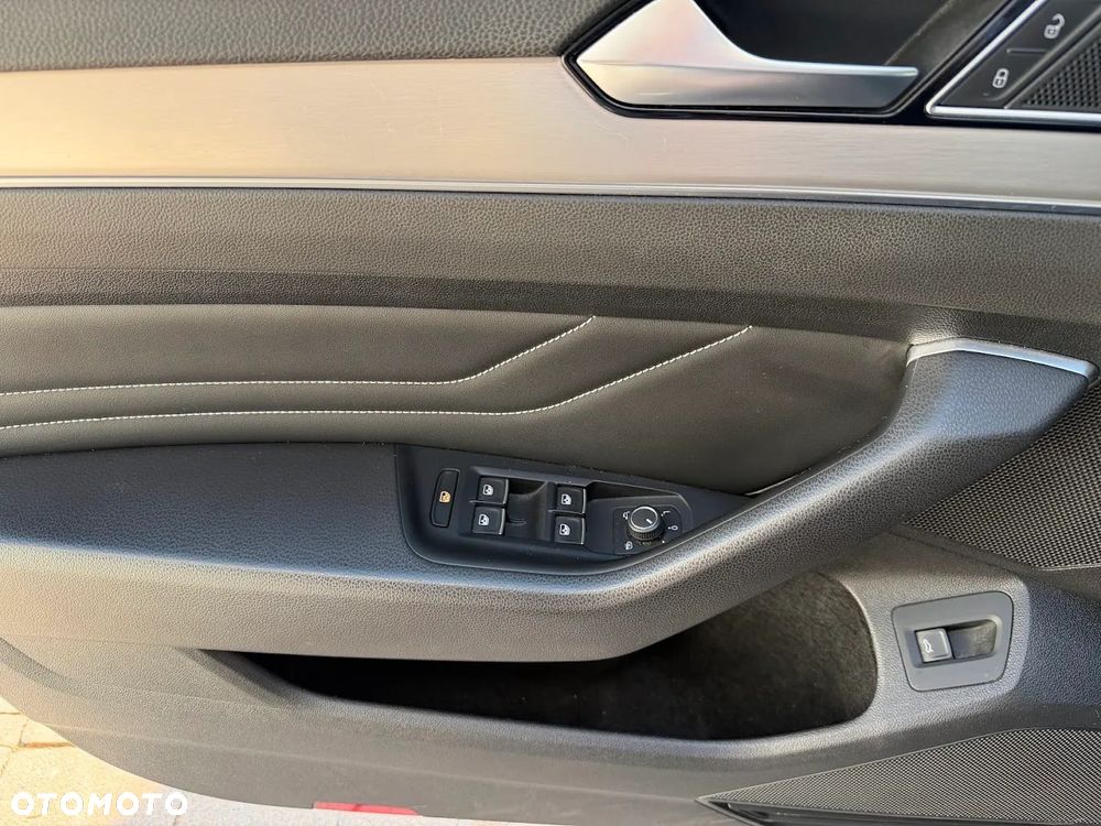 Volkswagen Passat - 29