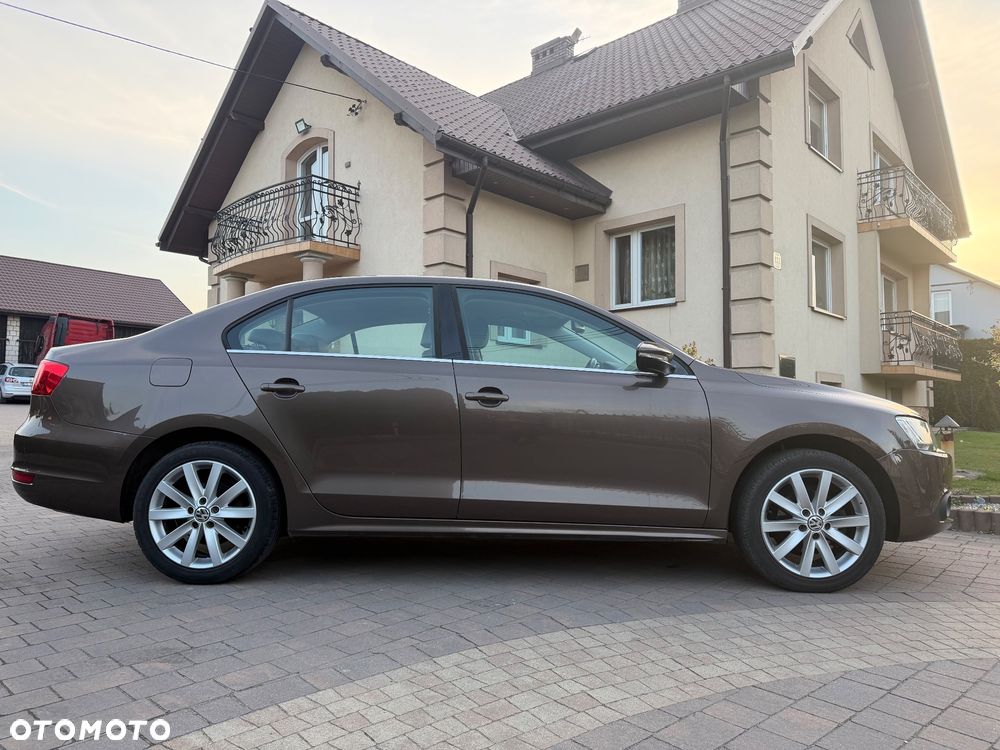 Volkswagen Jetta 1.6 TDI Life - 24
