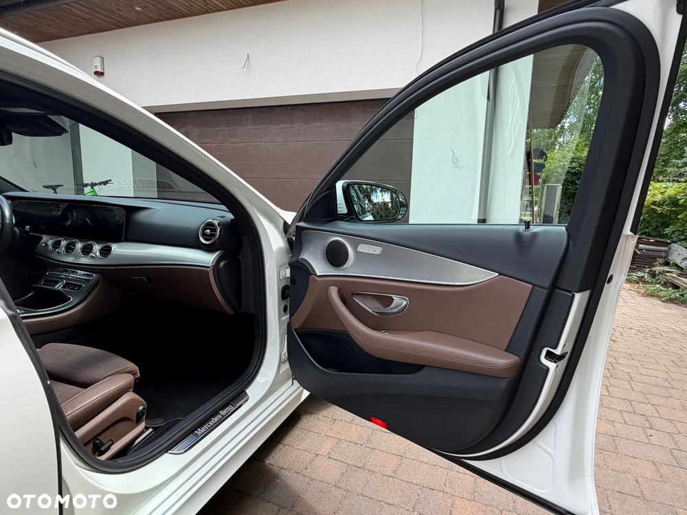 Mercedes-Benz Klasa E 220 d 4-Matic - 25