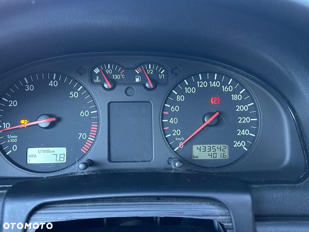 Volkswagen Passat 1.8 Highline - 12