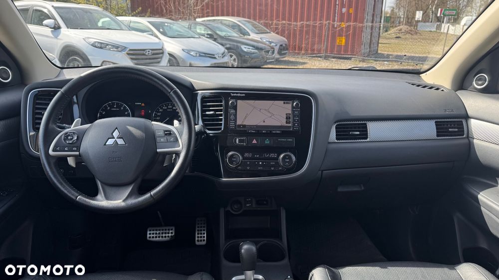 Mitsubishi Outlander 2.0 4WD Invite - 34