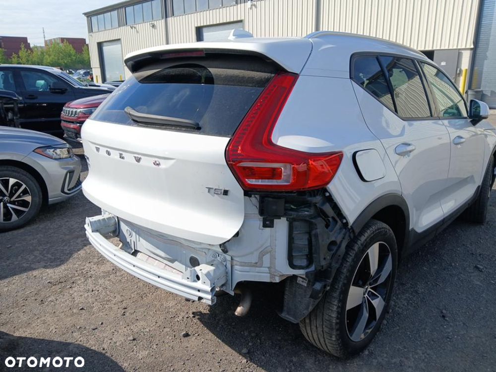 Volvo XC 40 T5 AWD Momentum - 22