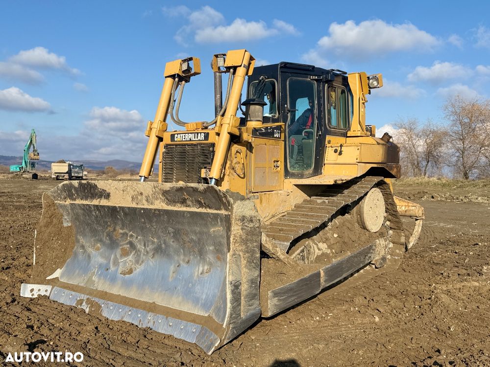 Caterpillar D6T - 1
