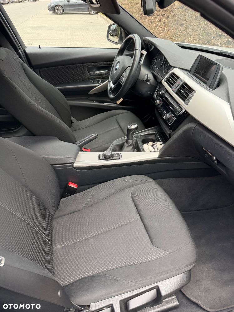 BMW Seria 3 318i - 7