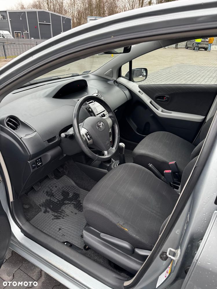 Toyota Yaris - 15