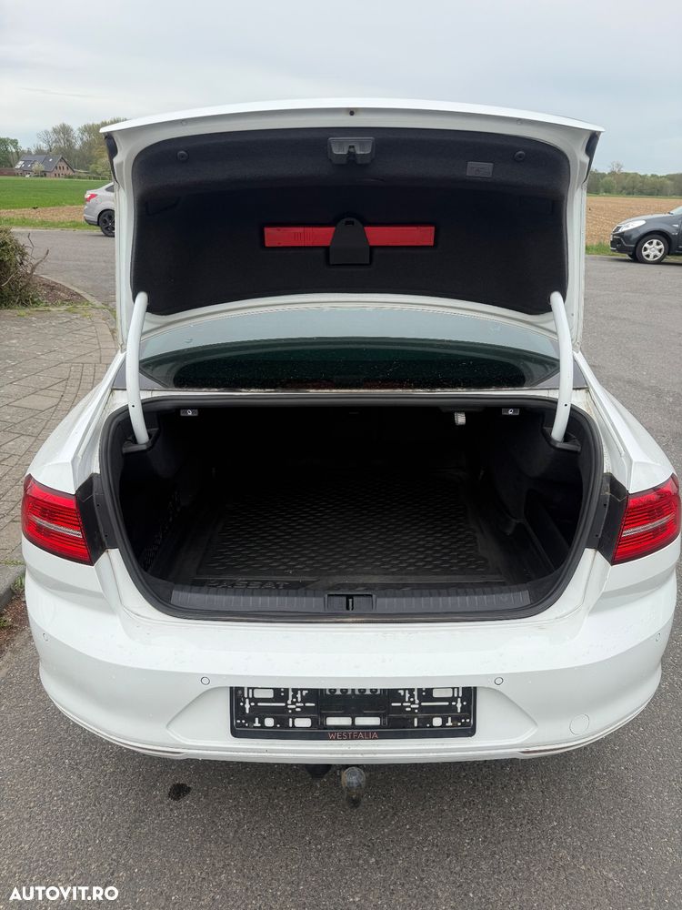 Volkswagen Passat 1.6 TDI (BlueMotion Technology) DSG Comfortline - 9