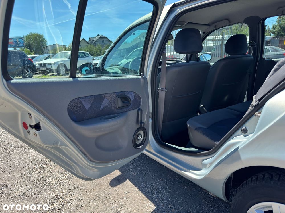 Renault Clio 1.4 16V Privilege - 21