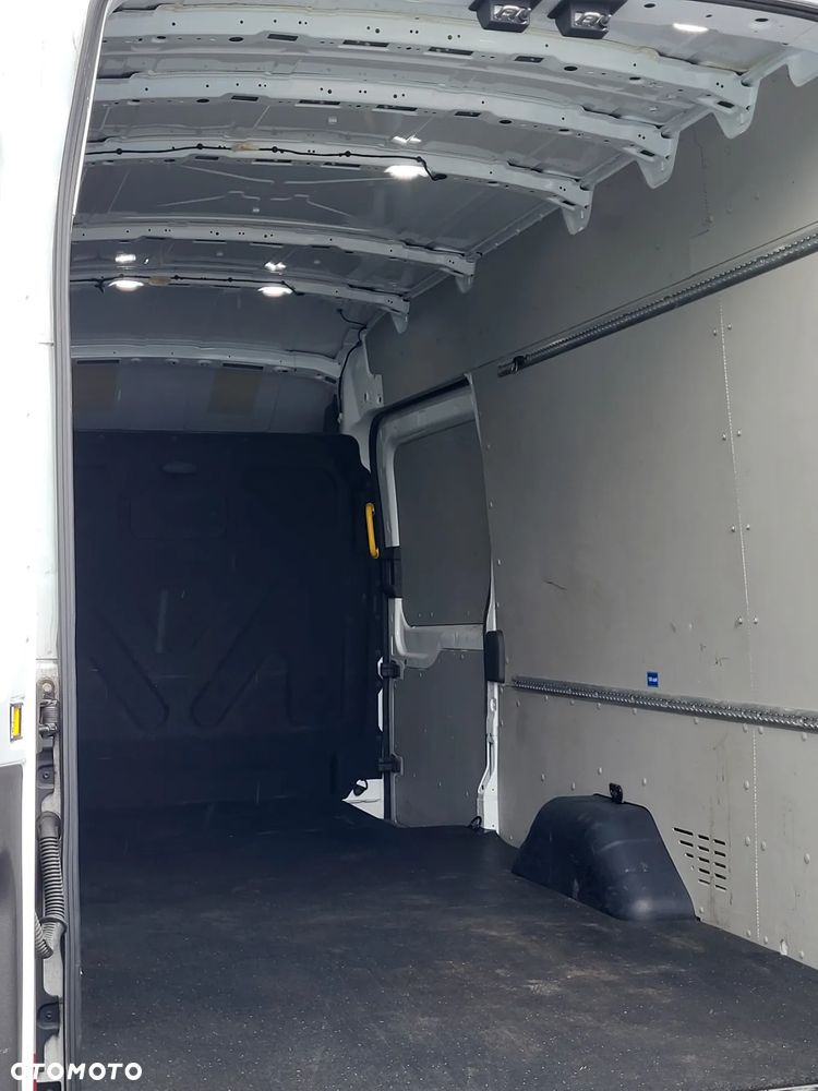 Ford Transit - 12