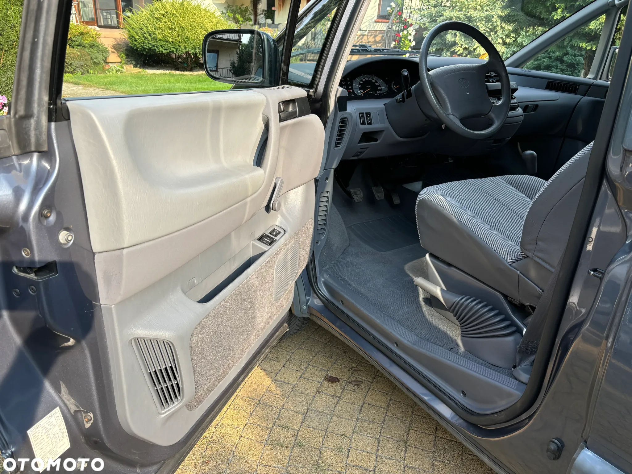 Toyota Previa - 16