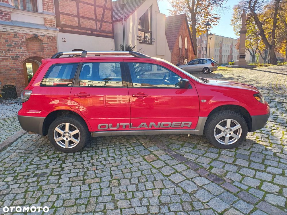 Mitsubishi Outlander 2.0 4WD Intense - 30