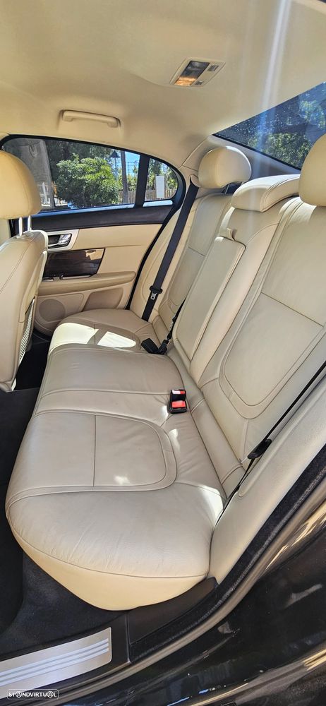 Jaguar XF 2.2 D Premium Luxury - 12