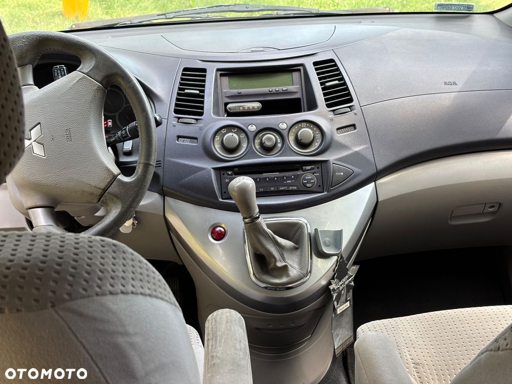Mitsubishi Grandis - 12