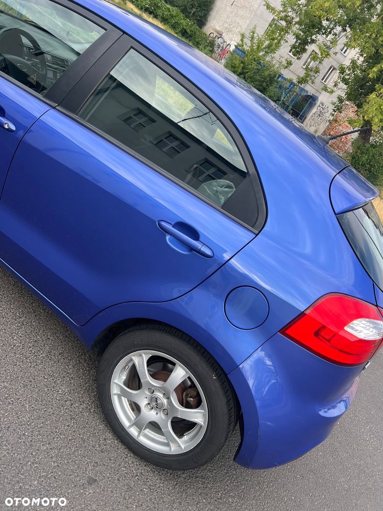 Kia Rio - 10
