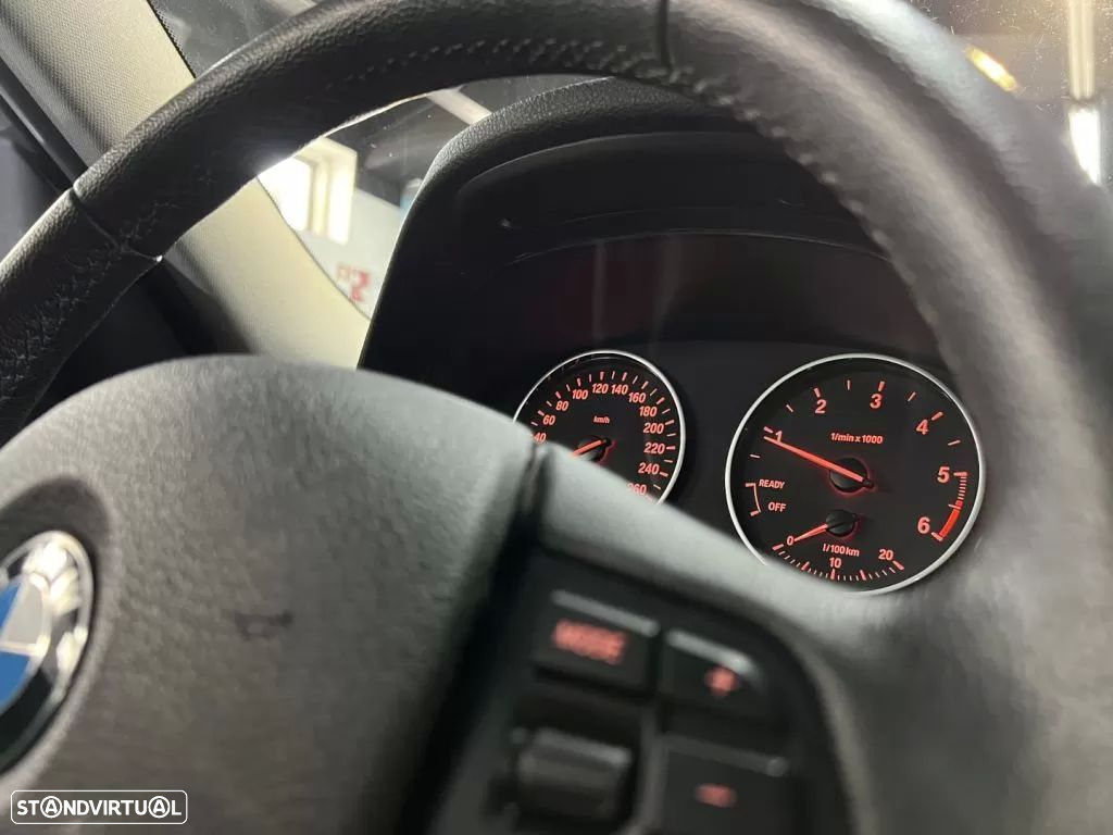 BMW 320 d Line Luxury Purity - 23