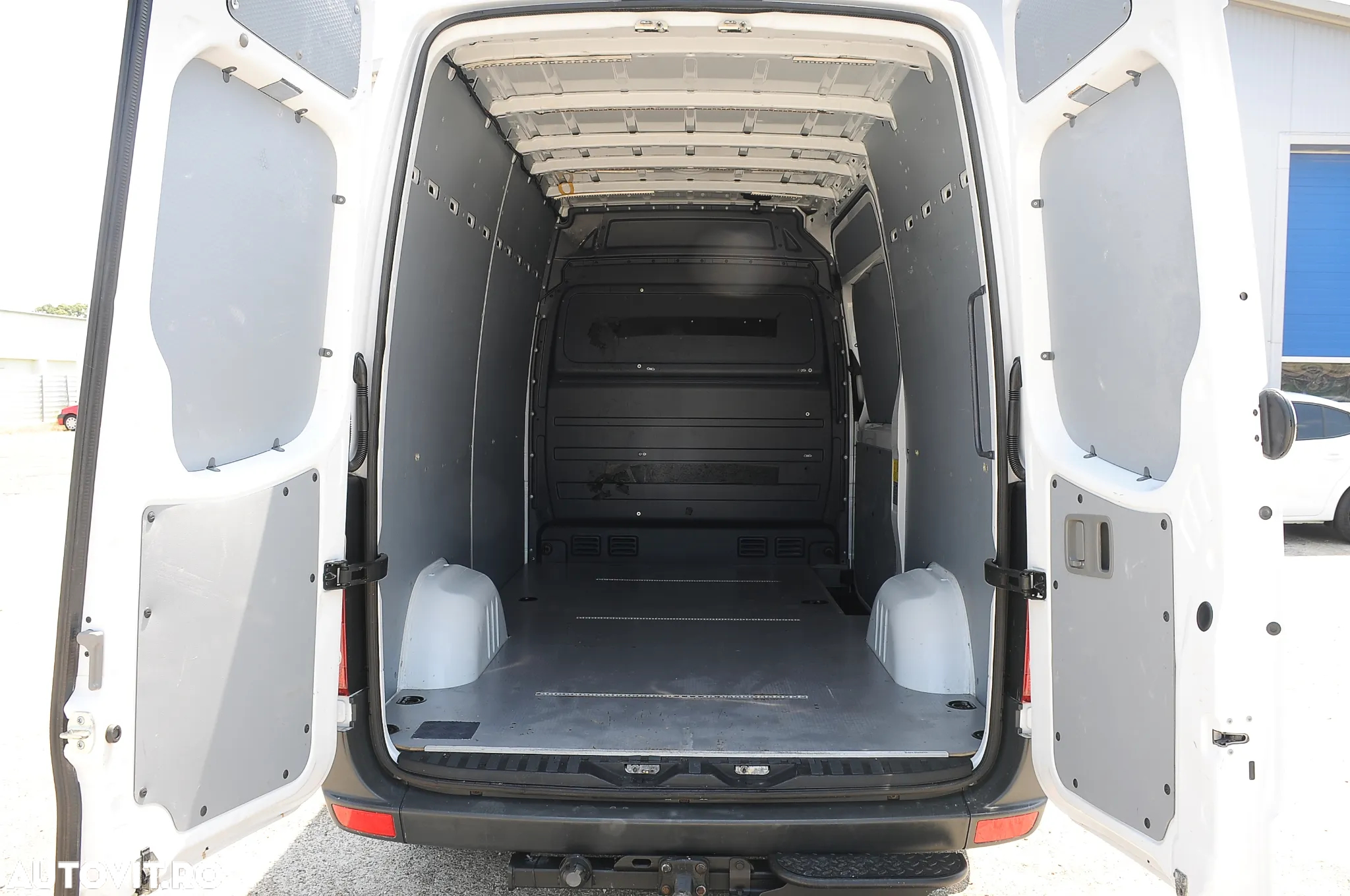Mercedes-Benz Sprinter - 5