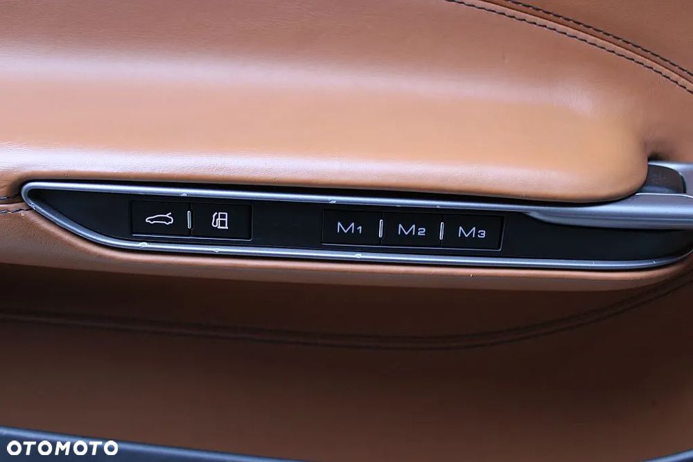 Ferrari GTC4Lusso - 17