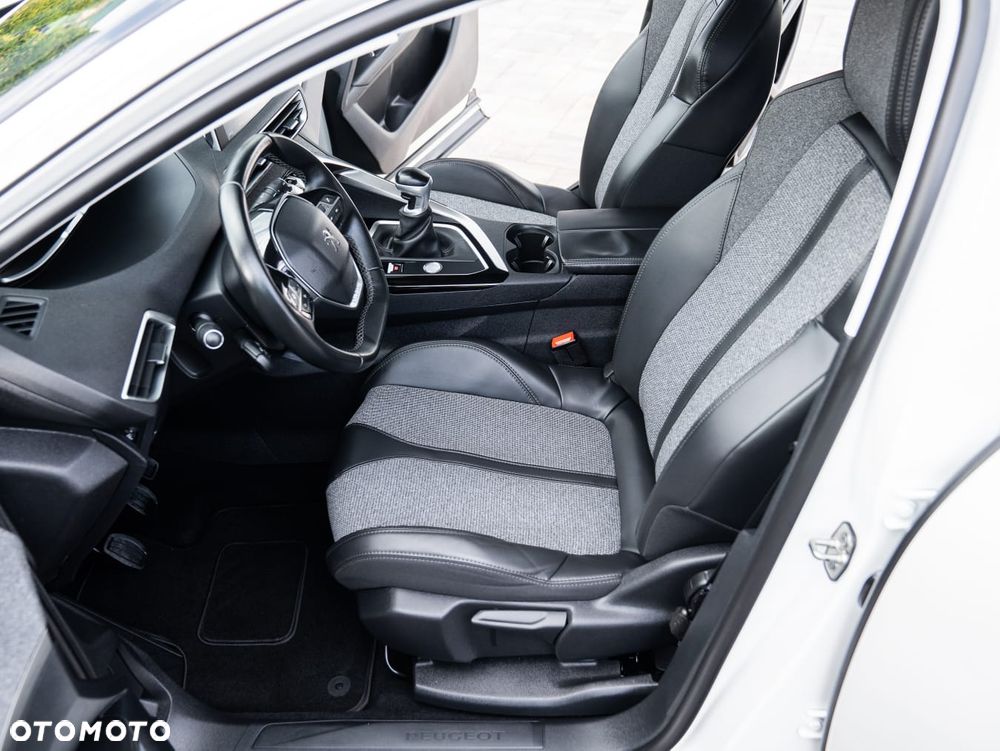 Peugeot 3008 PureTech 130 Stop & Start Allure - 24