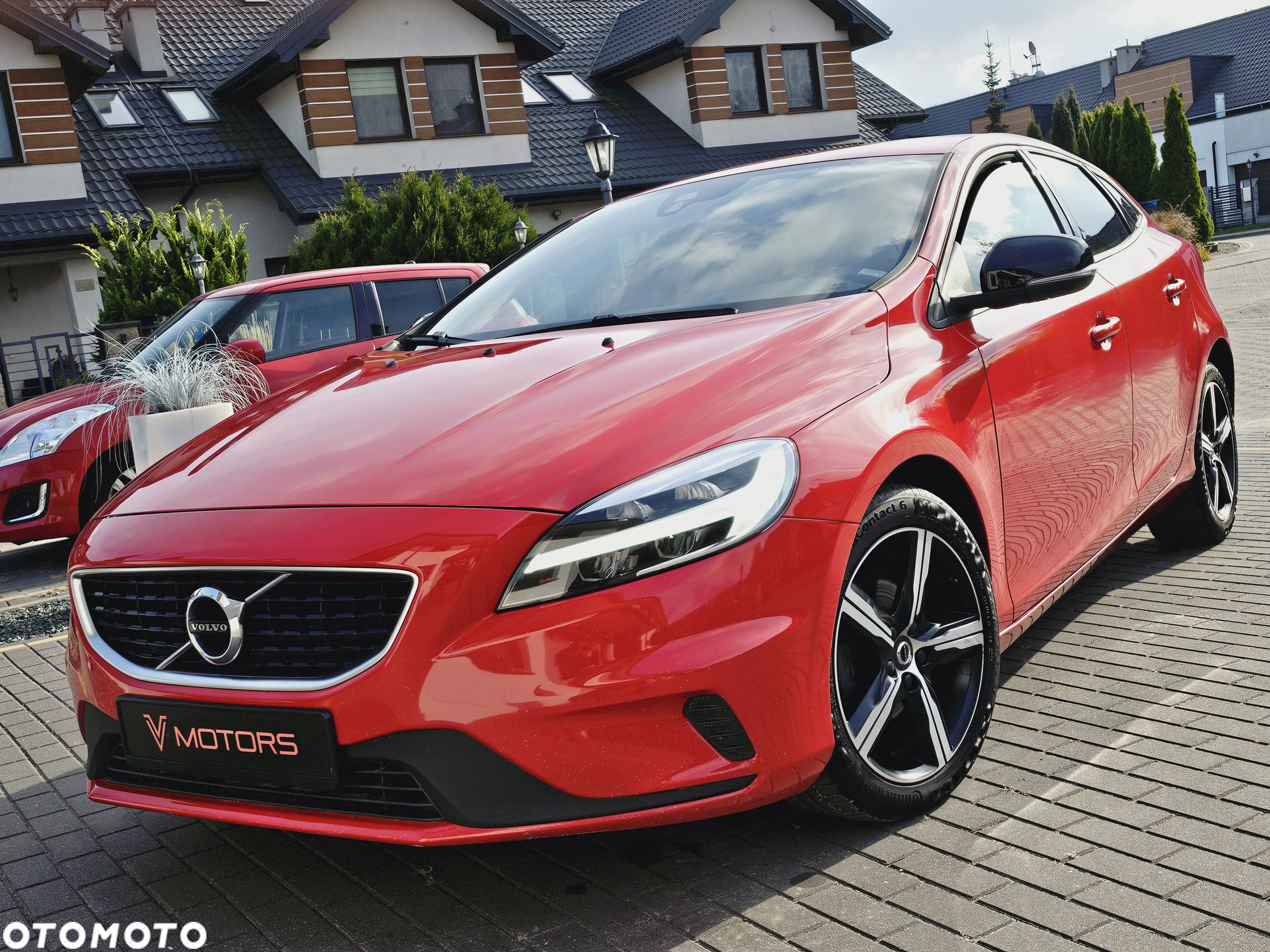 Volvo V40 D2 Drive-E R-Design Momentum - 1