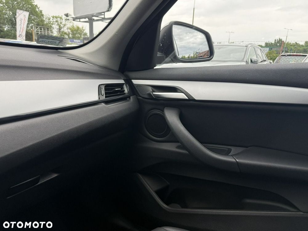 BMW X1 sDrive18i GPF xLine - 31