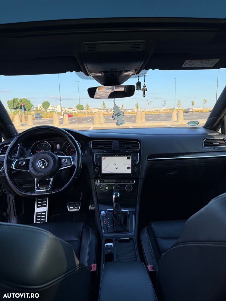 Volkswagen Golf - 10