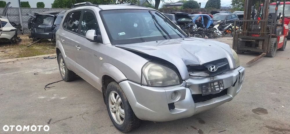 Hyundai TUCSON I 2,0 CRDI 140KM piasta zwrotnica prawa lewa - 3