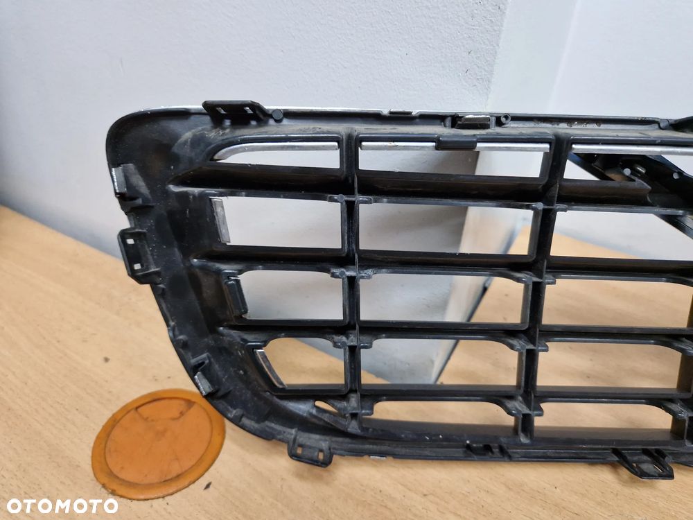 VOLVO V50 LIFT ATRAPA GRILL 07-12 30744916 - 9