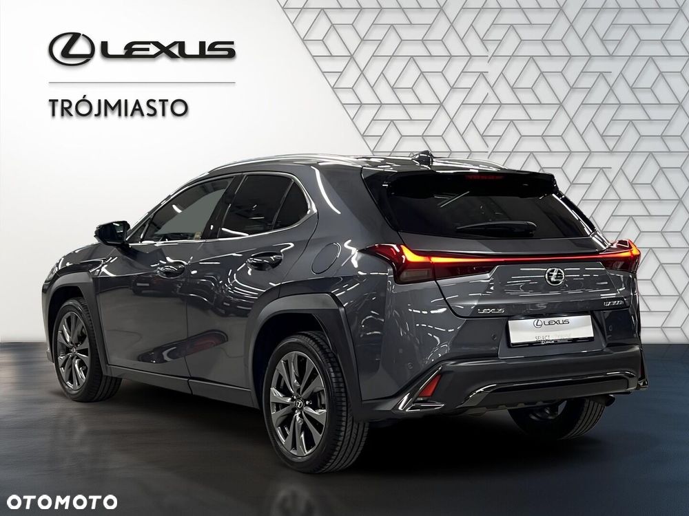 Lexus UX 300h F Sport Design - 4