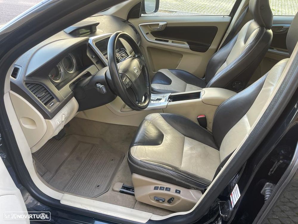Volvo XC 60 D5 Summum Geartronic - 11