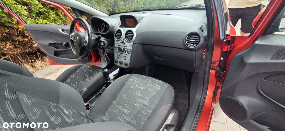 Opel Corsa 1.4 16V Innovation - 36