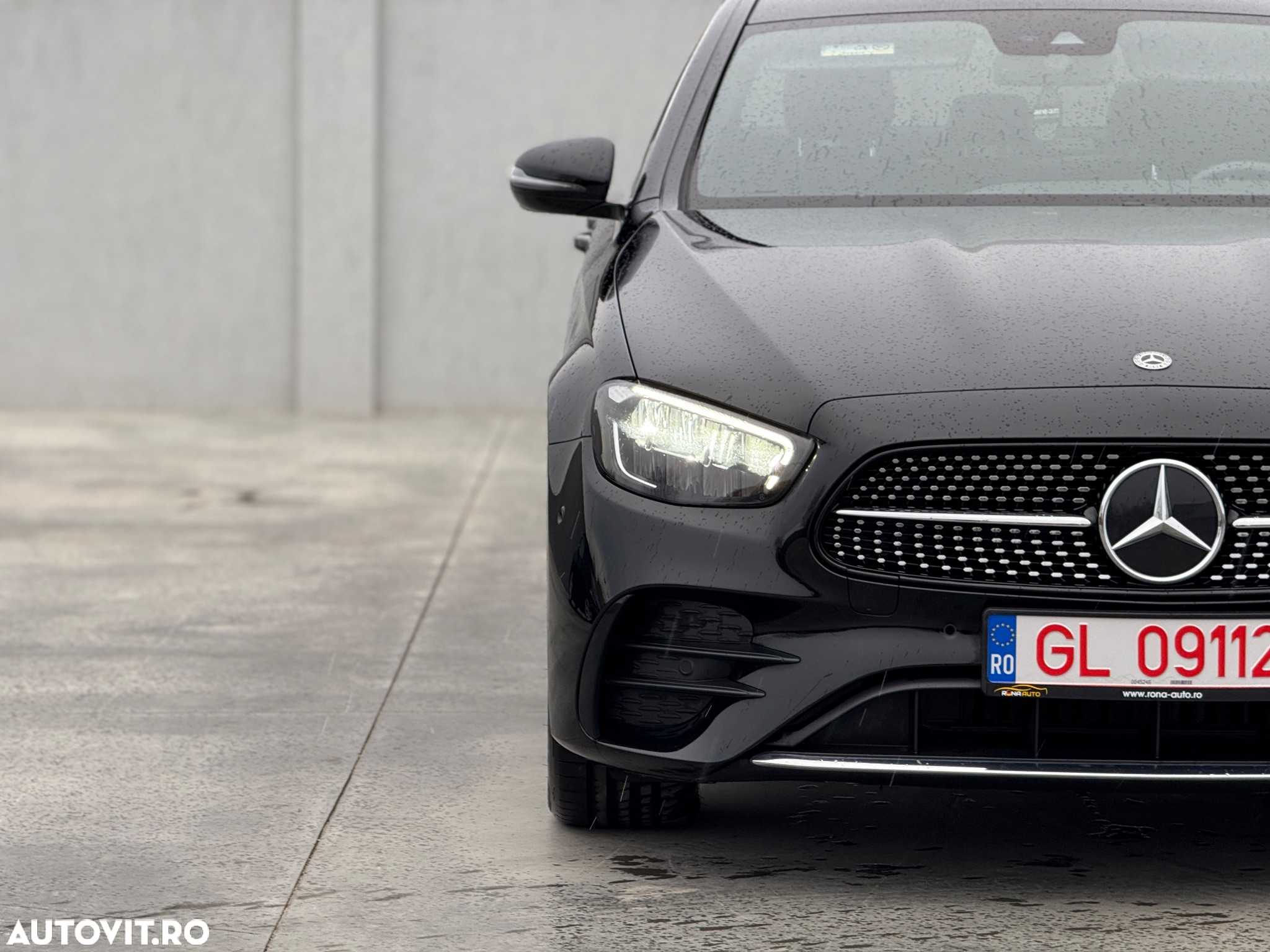 Mercedes-Benz E 300 4Matic 9G-TRONIC AMG Line - 9