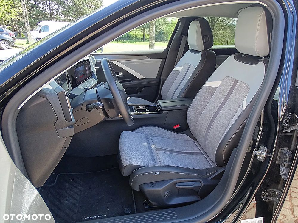 Opel Astra 1.2 Turbo GS - 26