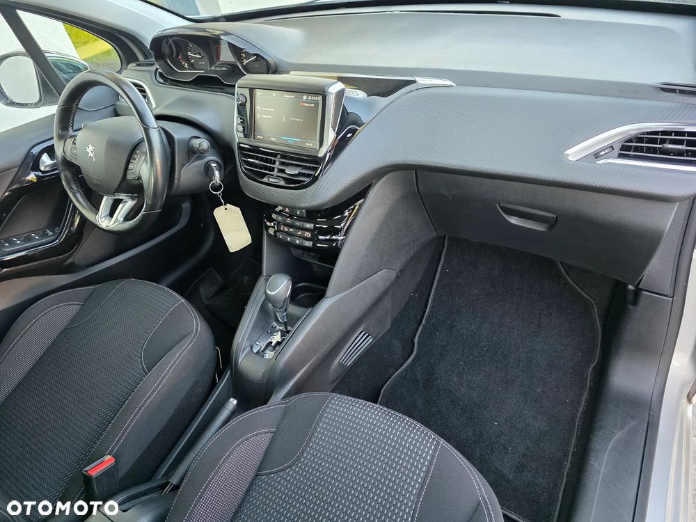Peugeot 208 - 5