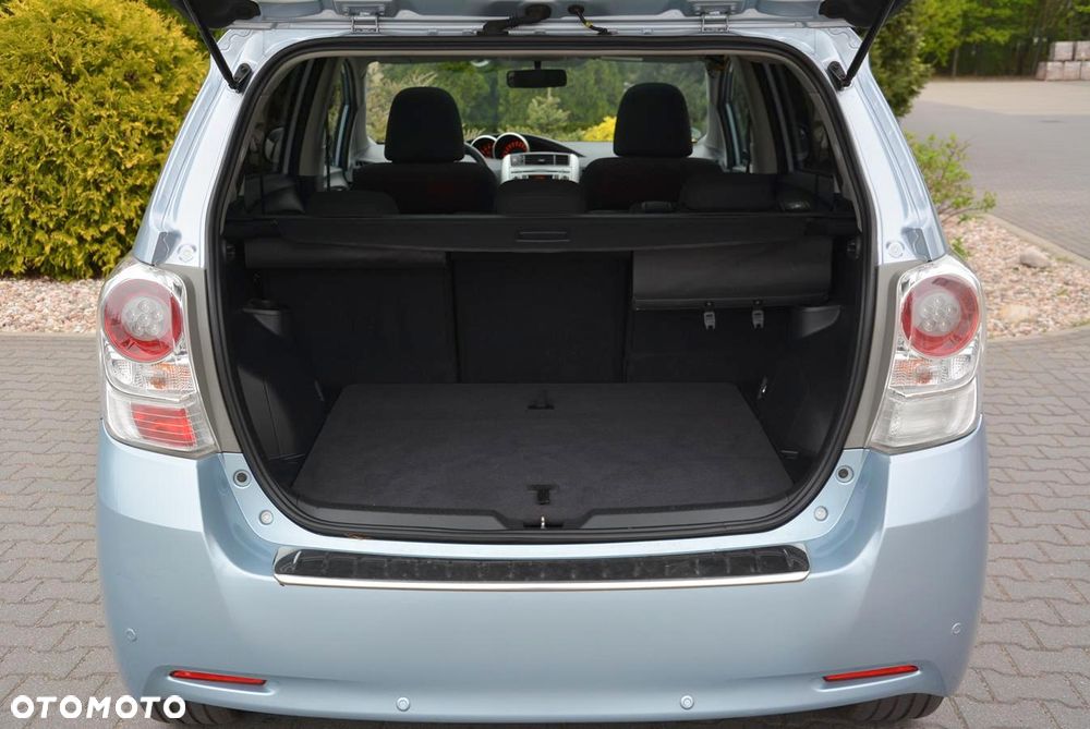 Toyota Verso 2.0 D-4D Premium - 23
