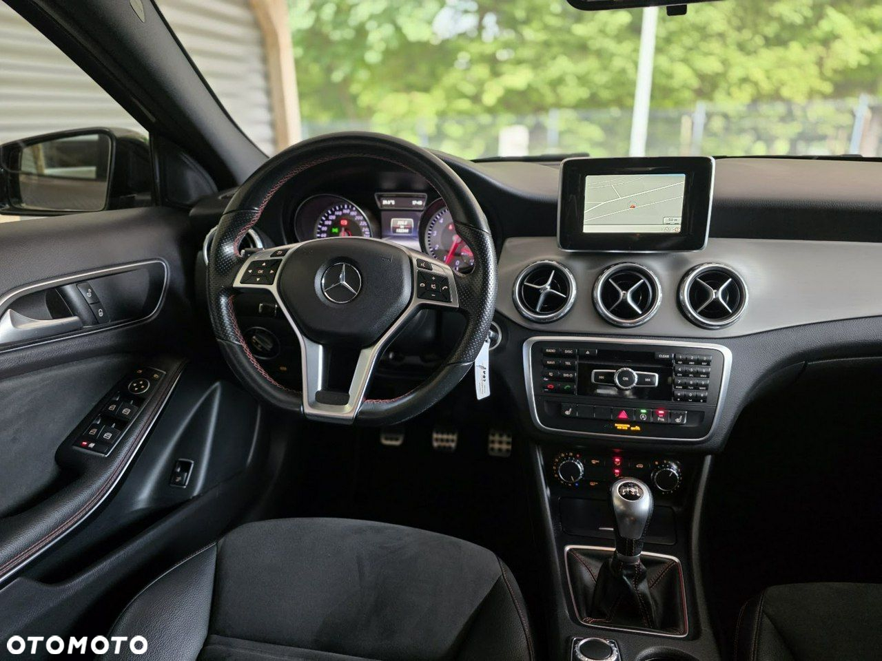 Mercedes-Benz GLA - 11
