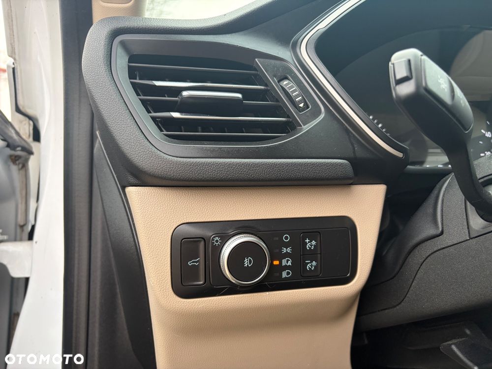Ford Kuga - 12