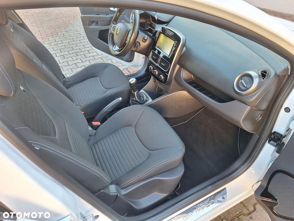 Renault Clio 1.2 16V 75 LIMITED - 11