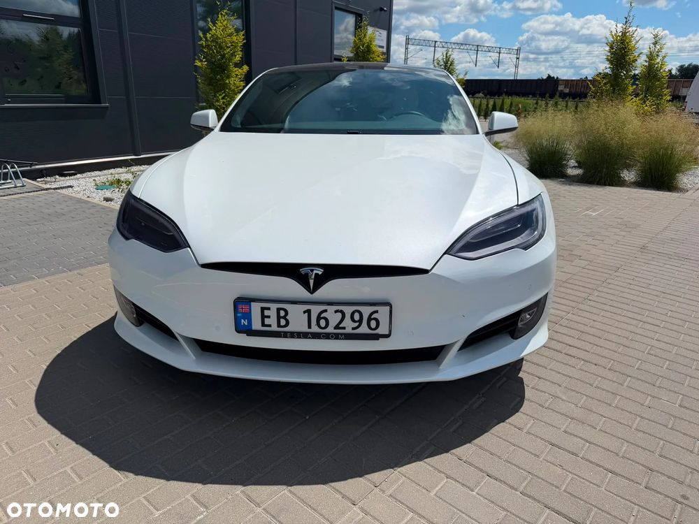 Tesla Model S - 3