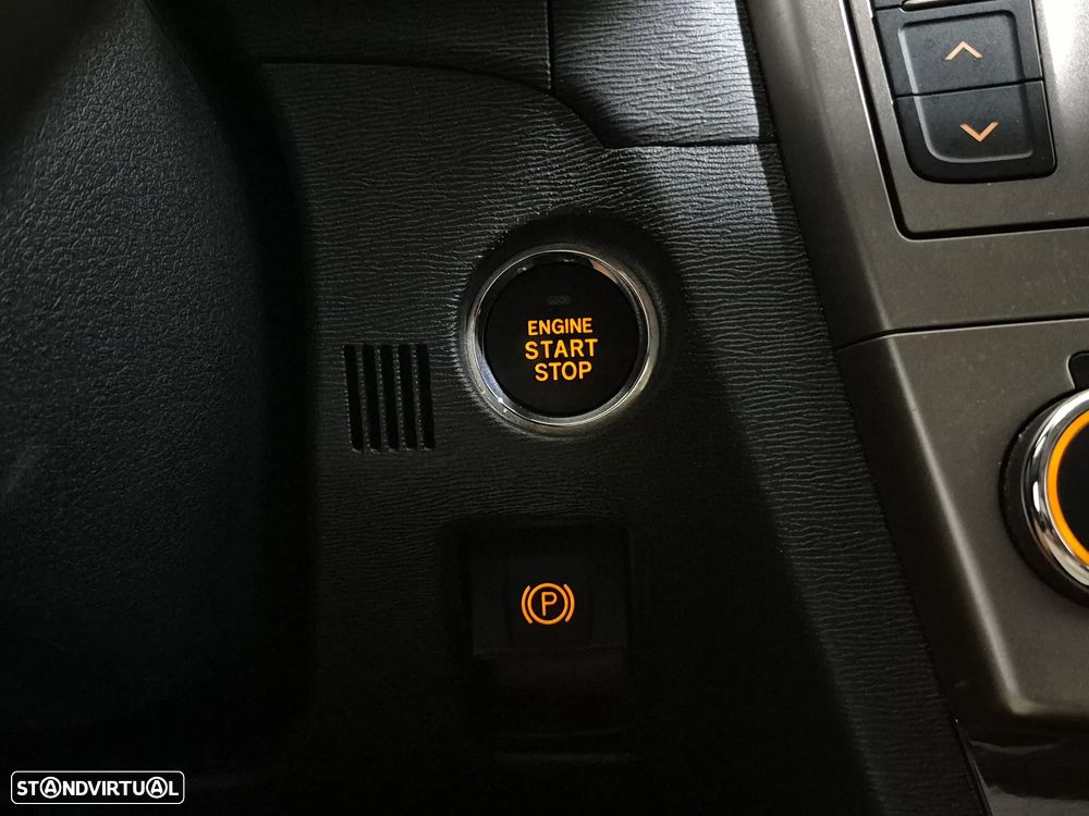 Toyota Avensis SW 2.0 D-4D Exclusive +GPS - 26
