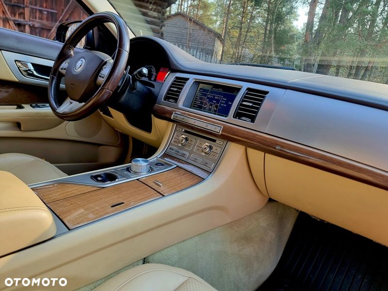 Jaguar XF 3.0 V6 D S Luxury - 9